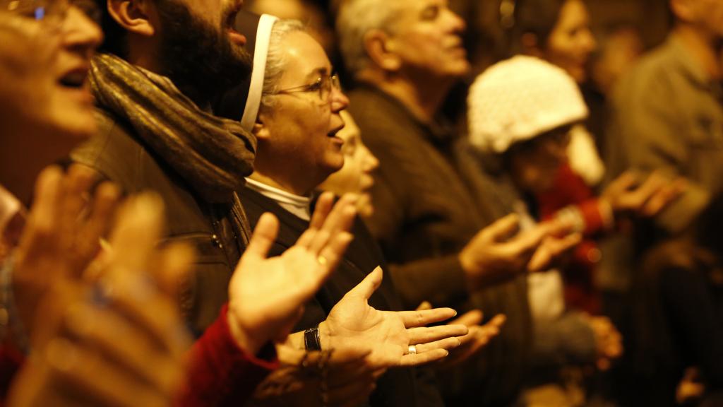 Cantar em grupo é um dos pontos centrais de rituais religiosos, desencadeador da produção de endorfina e um potente estímulo à nossa capacidade social. | Henry Milleo/Gazeta do Povo