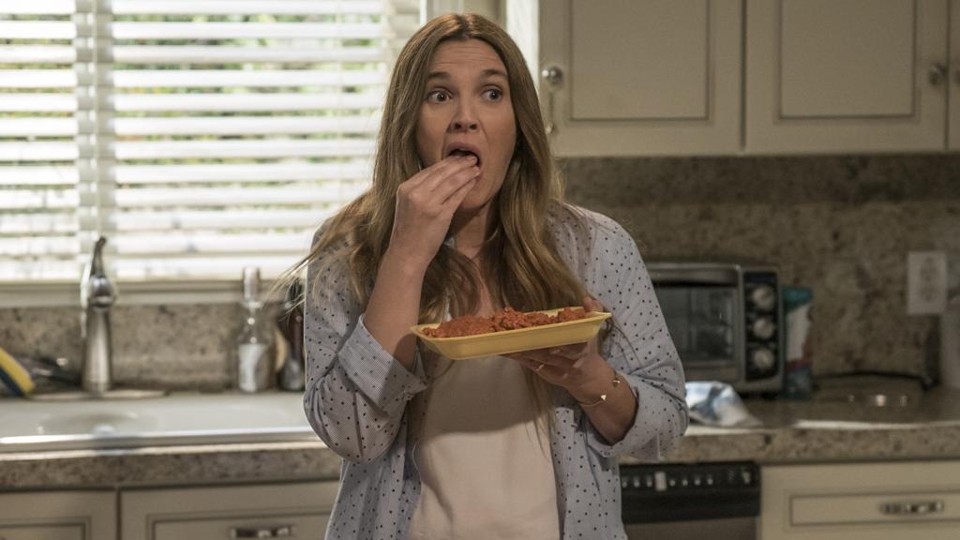 Drew Barrymore come carne humana na série: nojeira sem sentido | Saeed Adyani / Netflix/Divulgação