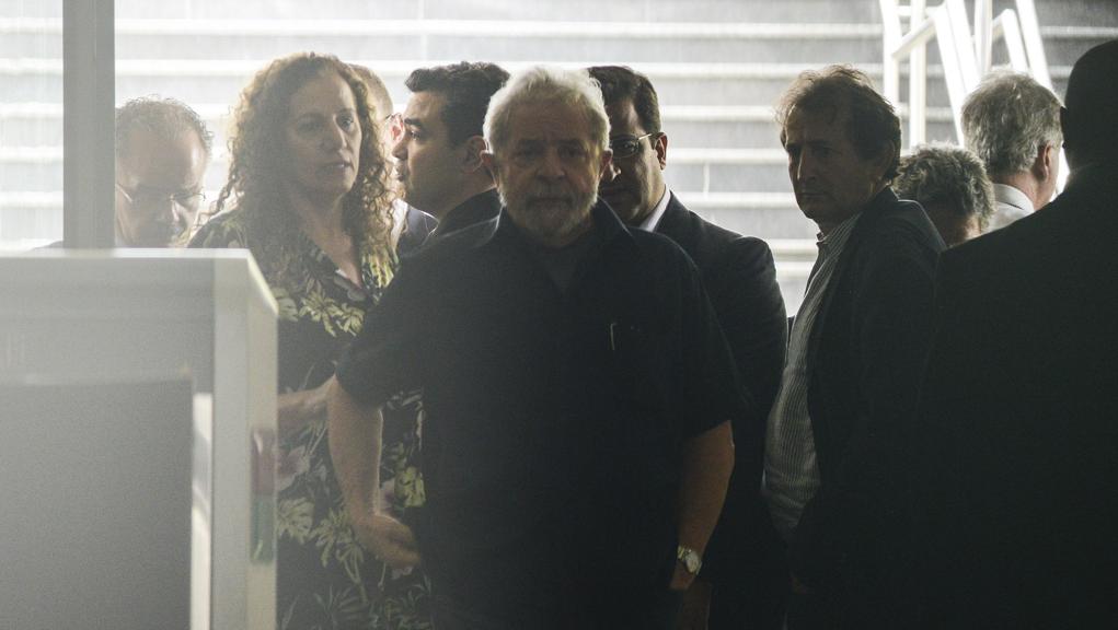 Ex-presidente Lula durante o depoimento prestado à PF em março do ano passado | Marcos Bizotto/Estadão Conteúdo