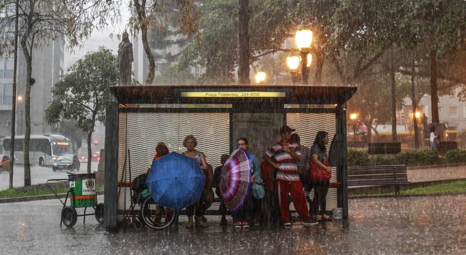Chuvas vão dar uma refrescada no clima de Curitiba | Daniel Castellano/Gazeta do Povo