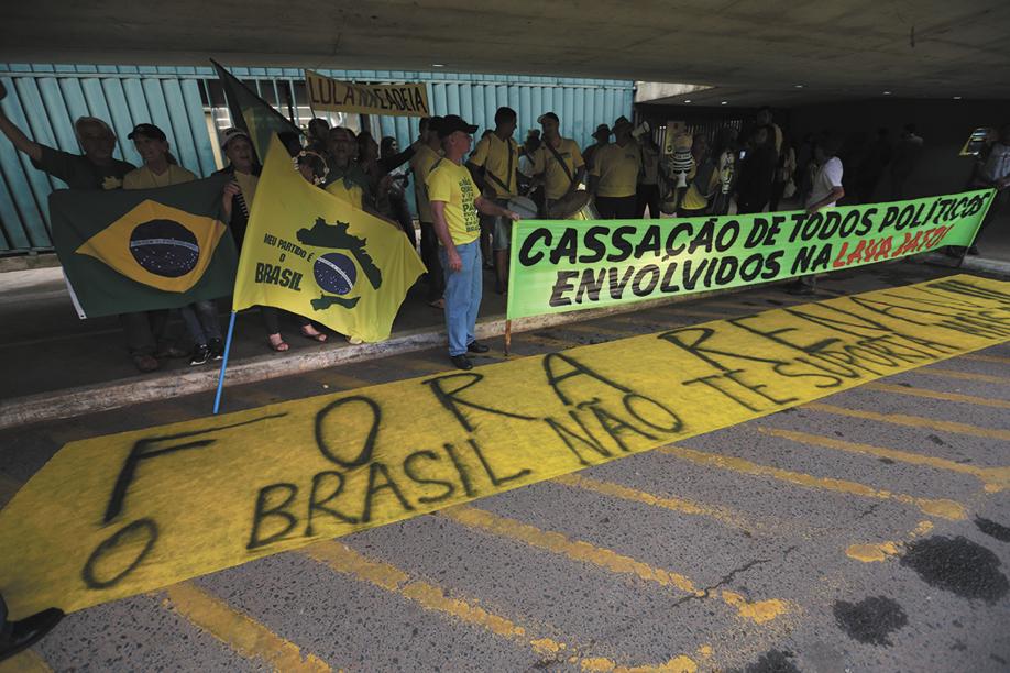 Protesto contra a corrupção no Congresso, em novembro de 2016: texto original de projeto popular foi alterado | Fabio Rodrigues Pozzebom/Agência Brasil