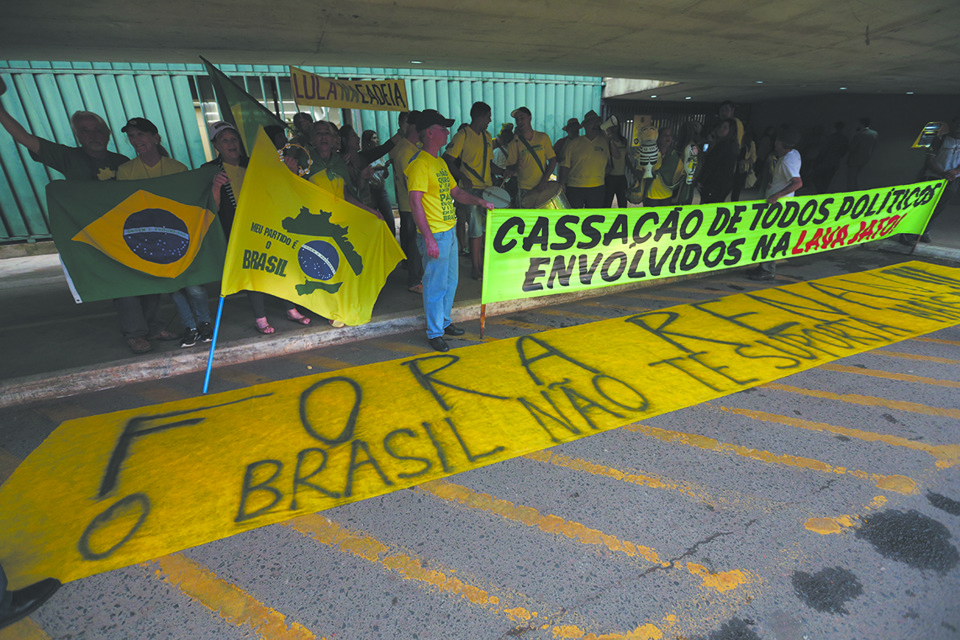 Aplicativo tentará proteger projetos de iniciativa popular no Congresso Protesto contra a corrupção no Congresso, em novembro de 2016: texto original de projeto popular foi alterado | Fabio Rodrigues Pozzebom/Agência Brasil