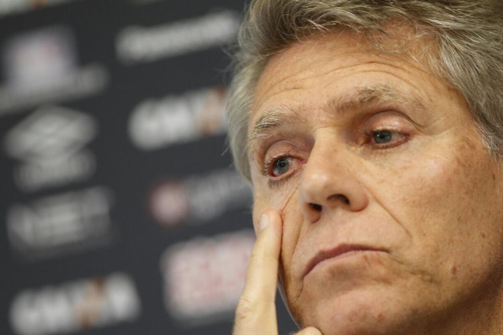 O técnico do Atlético, Paulo Autuori, admitiu que a demora na oficialização da terceira fase da Libertadores atrapalha o Furacão. | Antônio More/Gazeta do Povo