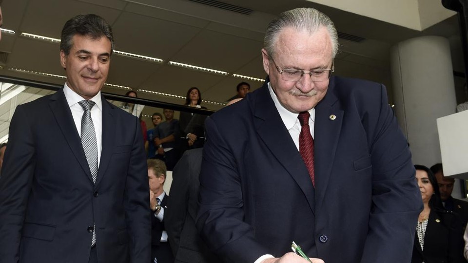 Richa dá posse a Pessuti no BRDE em março de 2015 | Ricardo Almeida / ANPr/Arquivo