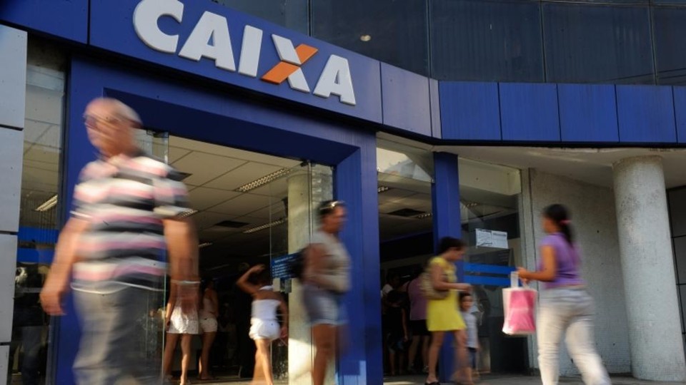 Calote de empresas tira R$ 24 bilhões das contas do FGTS Sete milhões de trabalhadores não têm saldo de FGTS por falta de depósito das empresas | Agência Brasil/