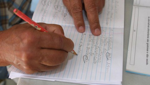 Quase 760 milhões de adultos não eram capazes de ler ou escrever uma frase simples em 2015 | Pedro Serapio/Gazeta do Povo