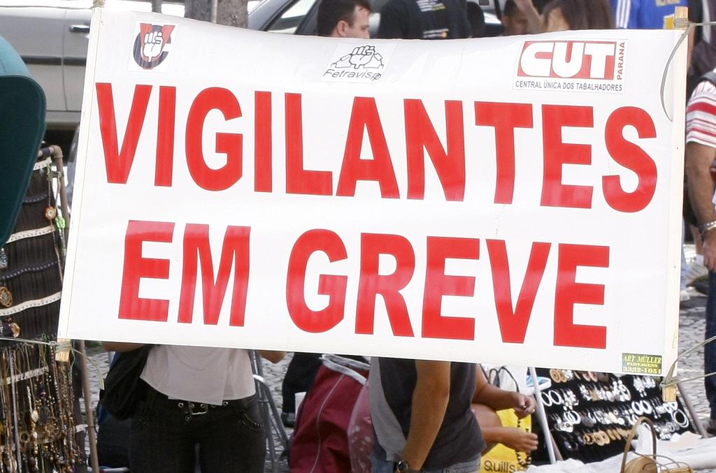 Além de bancos, comércio e órgãos públicos também serão atingidos pela greve dos vigilantes. | HUGO HARADA/Gazeta do Povo
