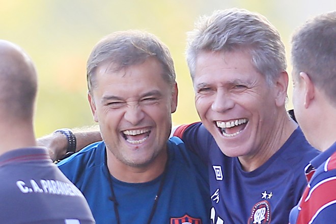 Autuori encontra o técnico do San Lorenzo, Diego Aguirre, | Albari Rosa/Gazeta do Povo
