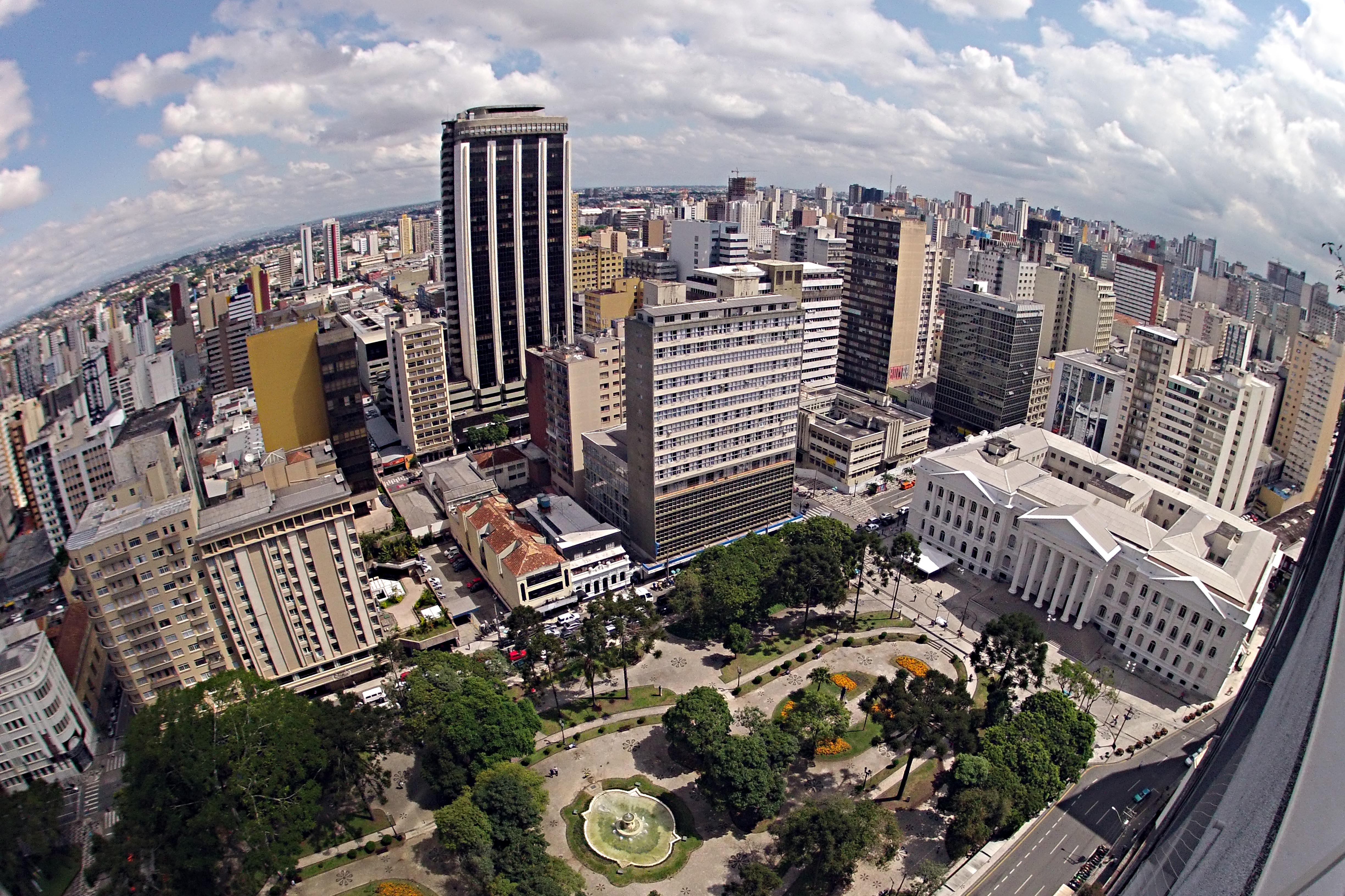 Curitiba tem variação térmica nesta sexta-feira entre 14ºC e 26ºC | ALBARI ROSA