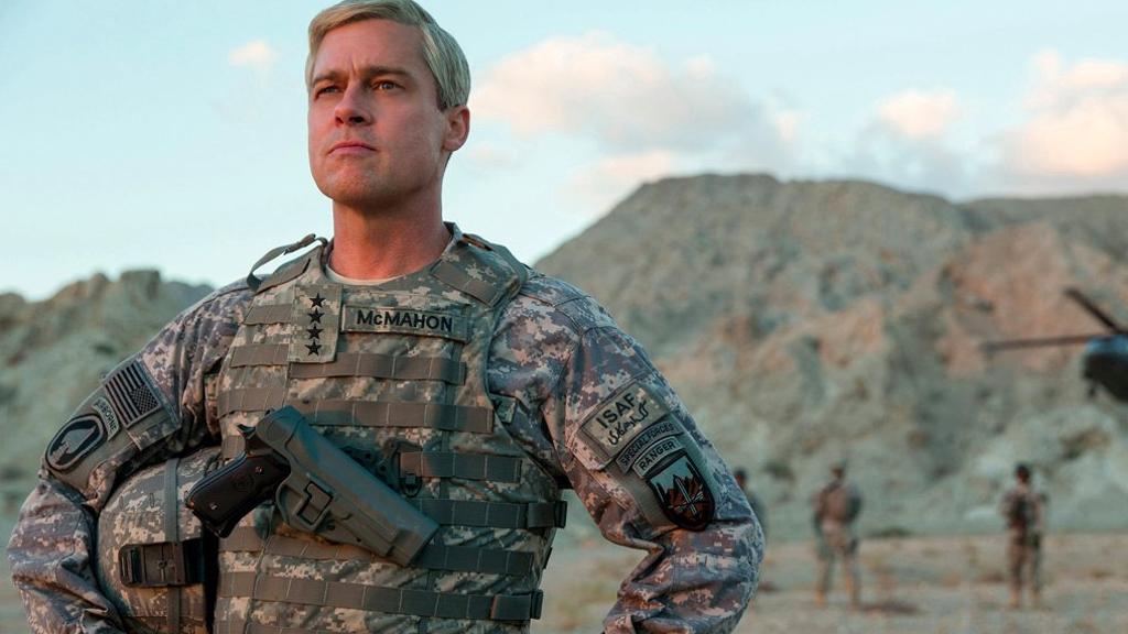 Brad Pitt em cena de “War Machine”, filme de guerra engraçado produzido pela Netflix que estreia em maio no serviço de streaming (leia no item 9). | Divulgação