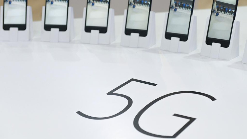 Fabricantes de celular começaram a depositar patentes visando o lançamento da internet 5G ainda neste ano | Josep Lago/AFP