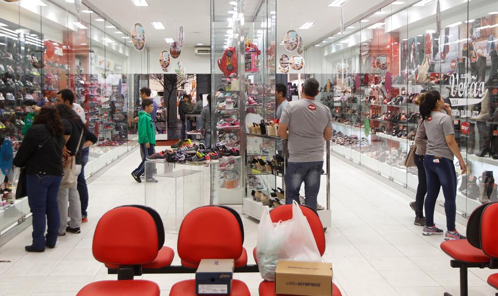 Setor de calçados prevê um aumento de 5 a 11% no preço dos produtos com o fim da desoneração da folha de pagamento | Daniel Castellano/Gazeta do Povo/Arquivo