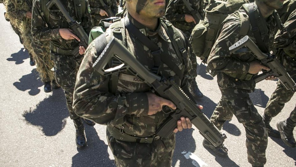 Câmara vota projeto que cria pensal especial a ex-integrantes do chamado “Batalhão Suez”, que reunia quase 6 mil militares | Marcelo Andrade/Gazeta do Povo