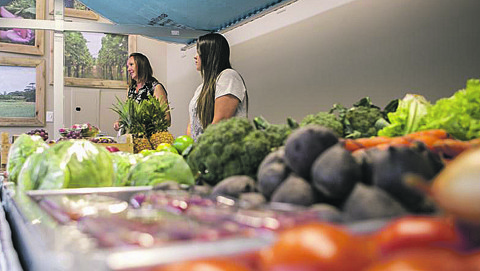 Shopping inaugura feira de frutas e legumes A Horta funciona todas as quintas e sextas-feiras,das 13h às 19h. | Marcelo Andrade/Gazeta do Povo
