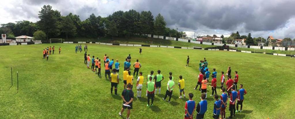 Garotos durante treino no CDP, no Pilarzinho. Sem espaço no Trio de Ferro. | /Divulgação