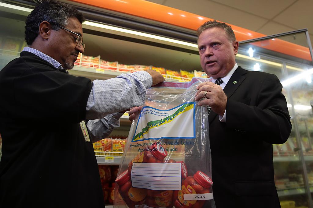 Maggi assegura que a carne brasileira não representa riscos sanitários e considerou que o setor pode perder 1,5 bilhão de dólares em vendas. | José Cruz/Agência Brasil