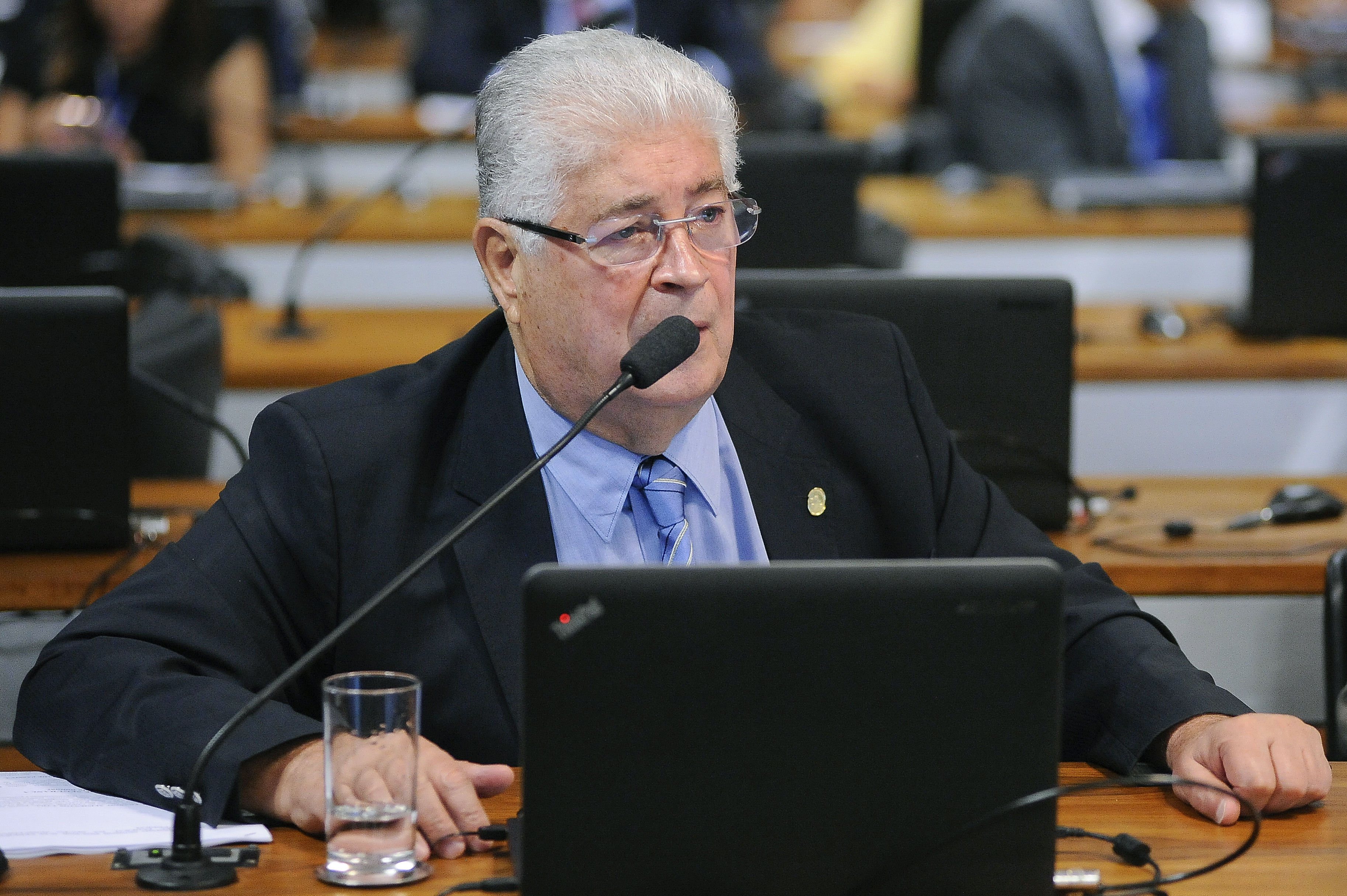 Roberto Requião, na reunião desta quarta-feira da CCJ do Senado | Pedro França/Agência Senado