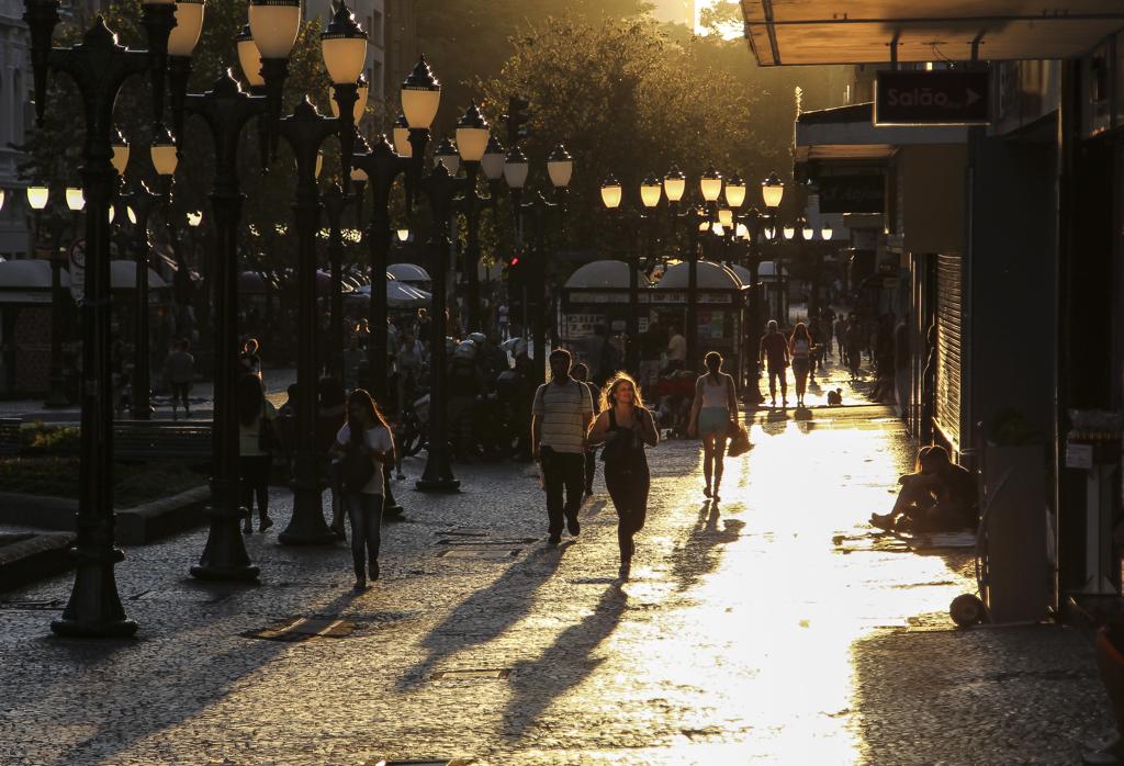 Quarta-feira será de temperaturas altas em Curitiba e todo o Paraná | Daniel Castellano/Gazeta do Povo