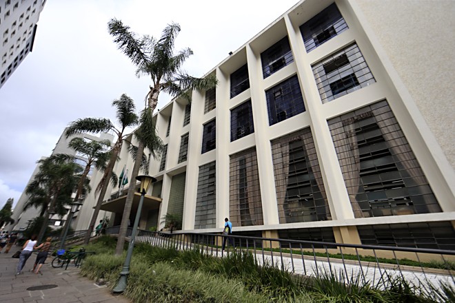 fachada do pre´io construído em 1954. | Albari Rosa/Gazeta do Povo