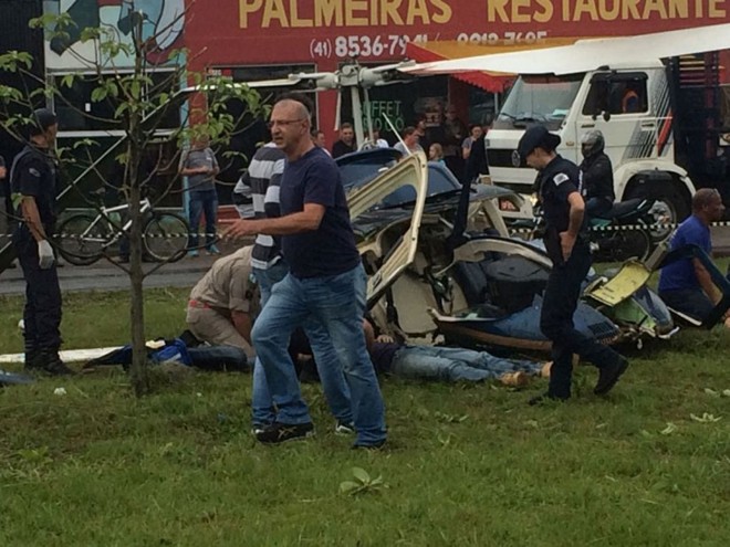 Helicóptero caiu no bairro Estação, em Araucária | Colaboração