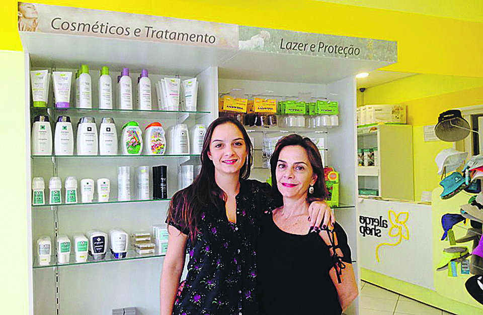 Na foto, Sarah Lazaretti (à dir) e a filha, Marina, a grande inspiração da Alergoshop. | /