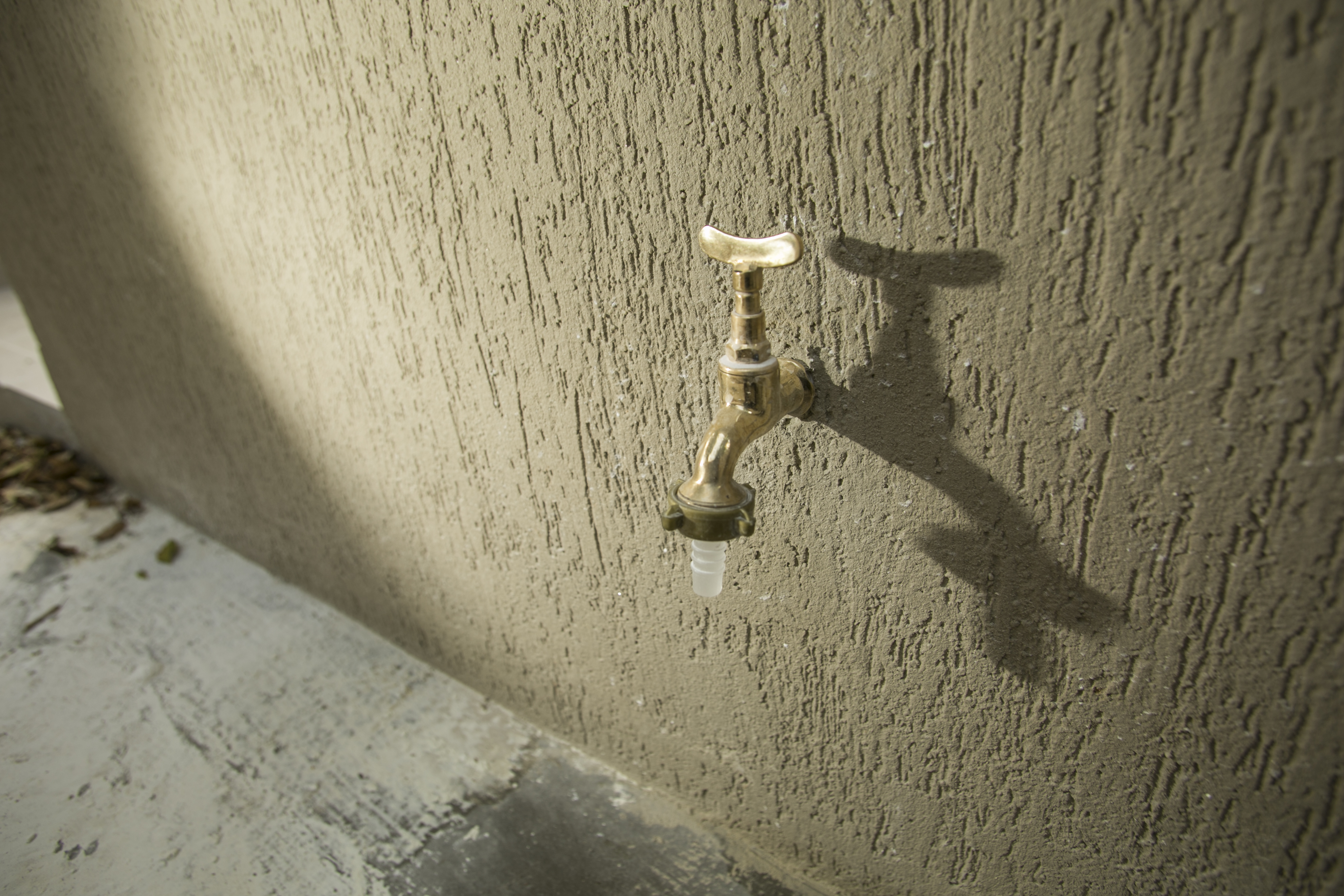 Desabastecimento, segundo Sanepar, deve atingir casas que não contam com caixa d’água | Marcelo Andrade/Gazeta do Povo