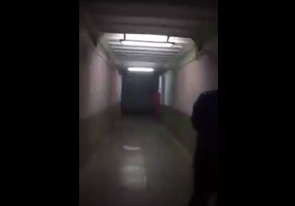Vídeo foi sucesso na internet depois de mostrar luzes piscando e uma porta batendo em um corredor do Centro de Atendimento Integral à Criança e ao Adolescente (CAIC) de Araucária | Reprodução/Youtube