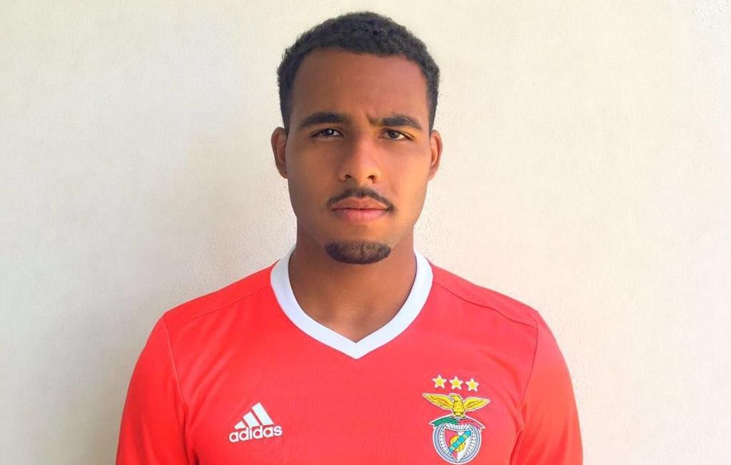Atlético cobra R$ 102 milhões pela saída de Vinícius Jaú rumo ao Benfica em 2015. | Benfica/Divulgação