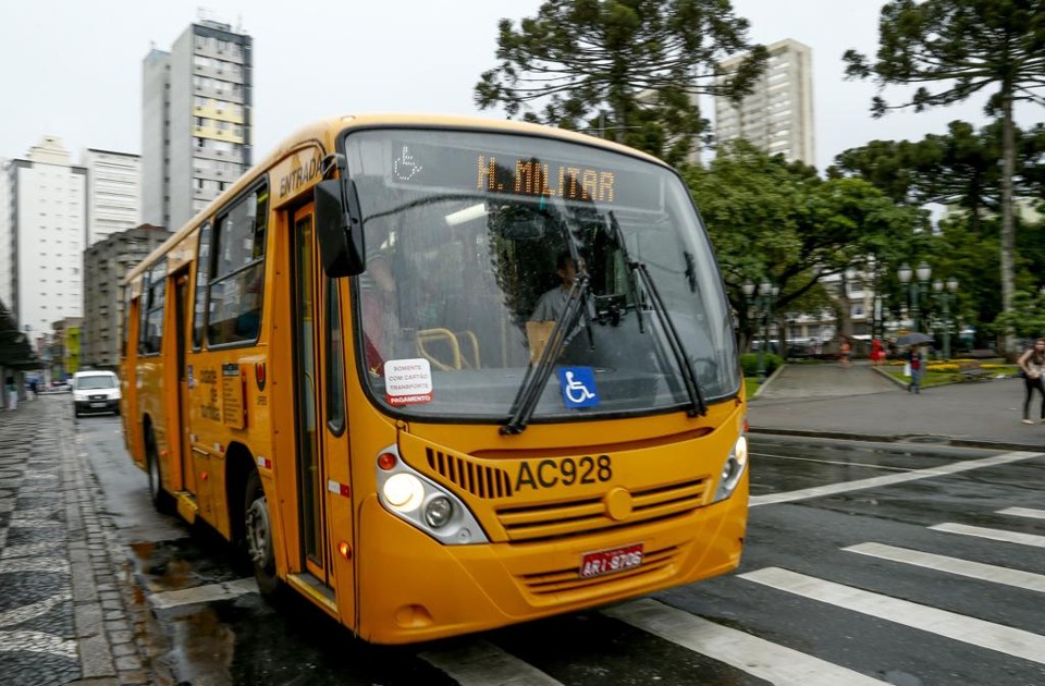 Atualmente, micro-ônibus de Curitiba não contam com cobradores | Hugo Harada/Gazeta do Povo