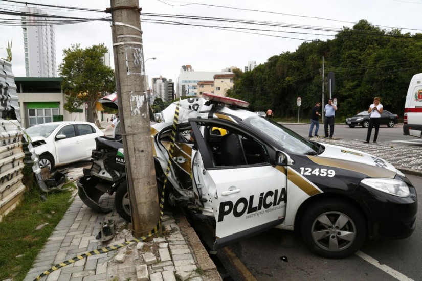 Acidente no Cabral envolveu viatura da Polícia Civil | Aniele Nascimento