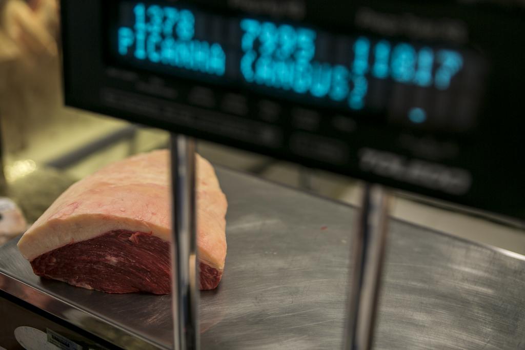 “A picanha não vai cair para R$ 25 só porque o país deixou de exportar. É uma equação complicada, em que o produtor e consumidor são prejudicados”, diz o professor Paulo Rossi, da UFPR. | Marcelo Andrade/Gazeta do Povo