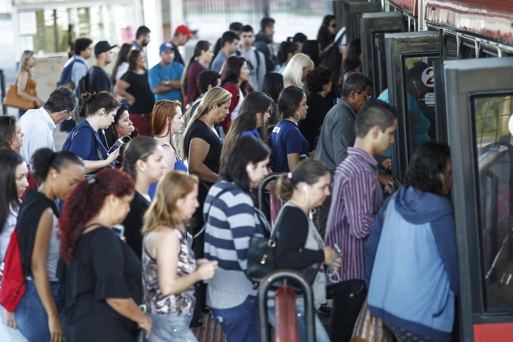 Ônibus lotados marcaram a jornada de usuários do transporte coletivo nesta quinta