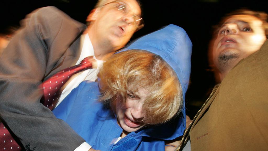 Suzane Richtofen presa após o assassinato dos pais em 2008 | Paulo Pinto/Estadão Conteúdo