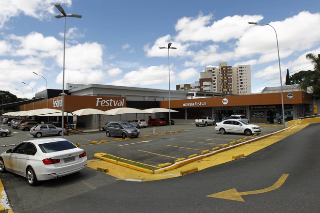 O Festval também passou a ocupar a loja do Centro Cívico, localizada na rua Mateus Leme | Jonathan Campos/Gazeta do Povo