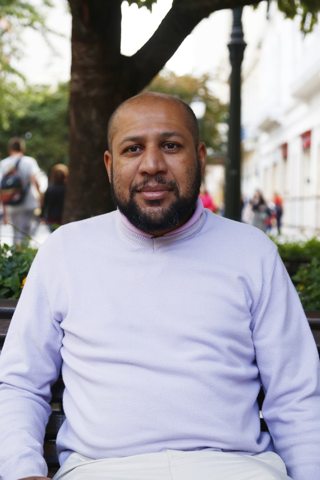 “Eu estou avaliando o pessoal que já está no governo, pra ver se estão fazendo um serviço bom para a sociedade. Pode ser [que eu vote em] algum nome que já esteja por aí, desde que trabalhe com honestidade. Mas também posso avaliar um novo, por que não?” (Paulo Henrique Francisco, 45, enfermeiro) | Henry Milleo/Gazeta do Povo