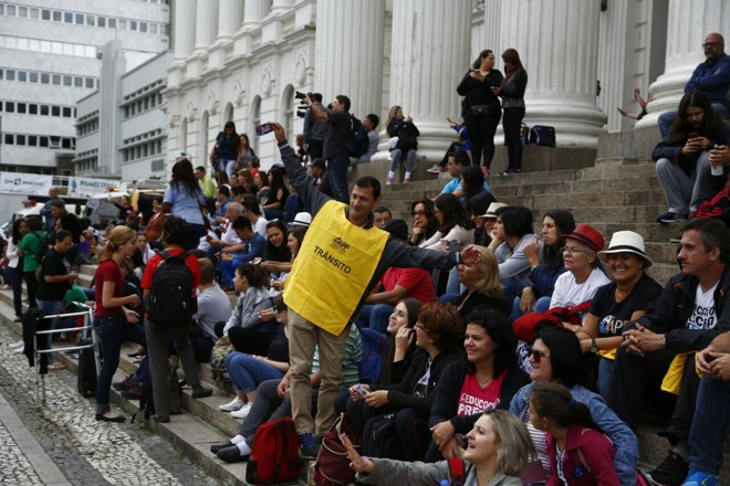 Sindicalistas se reúnem na praça Santos Andrade antes do início do protesto contra a reforma da previdência. | Henry Milleo/Gazeta do Povo