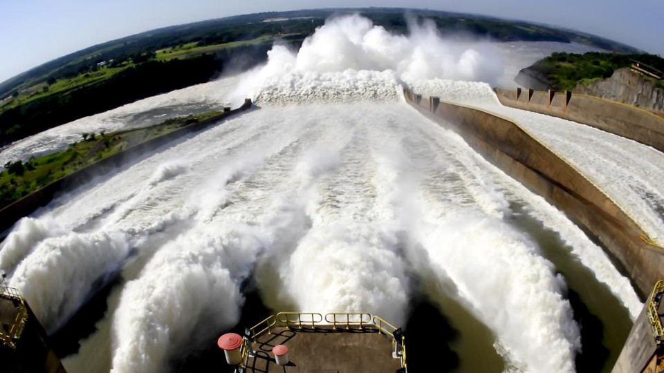 A hidrelétrica de Itaipu bateu recorde de produção de energia no ano passado, retomando o posto de maior geradora do mundo. | Caio Coronel/Itaipu Binacional