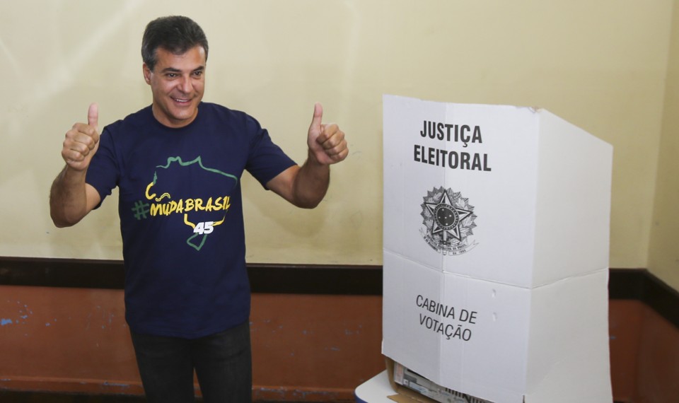 Richa vota na eleição de 2014: diretório estadual do PSDB recebeu R$ 200 mil do Grupo Petrópolis. | Daniel Castellano/Gazeta do Povo