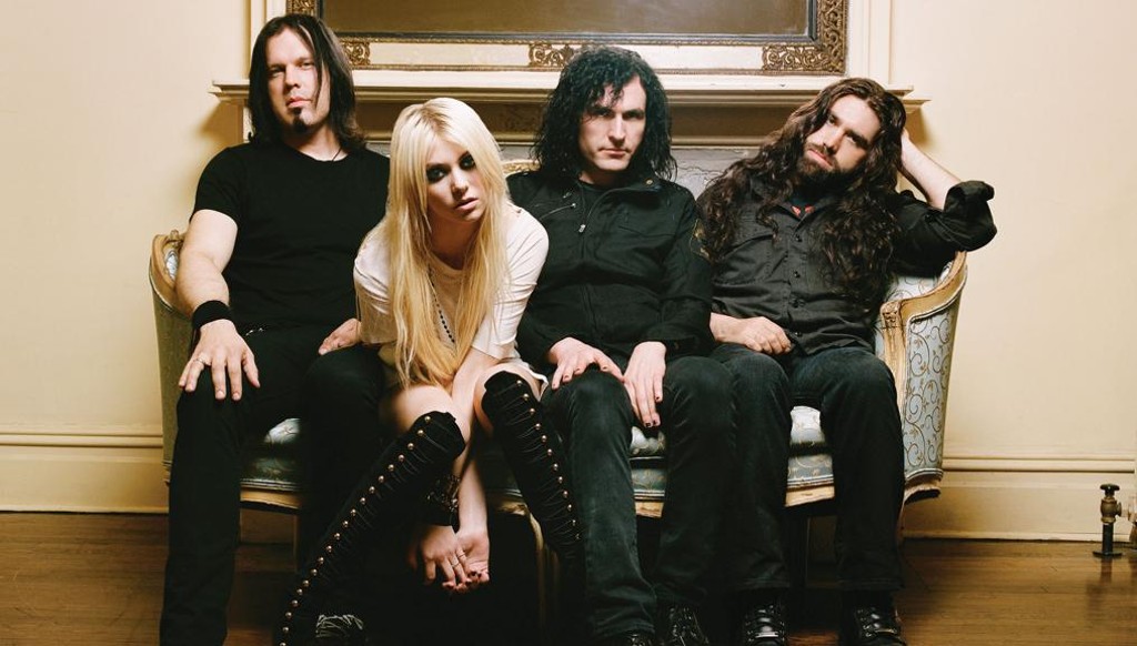 Taylor Somsem e o The Pretty Reckless fazem show em Curitiba.