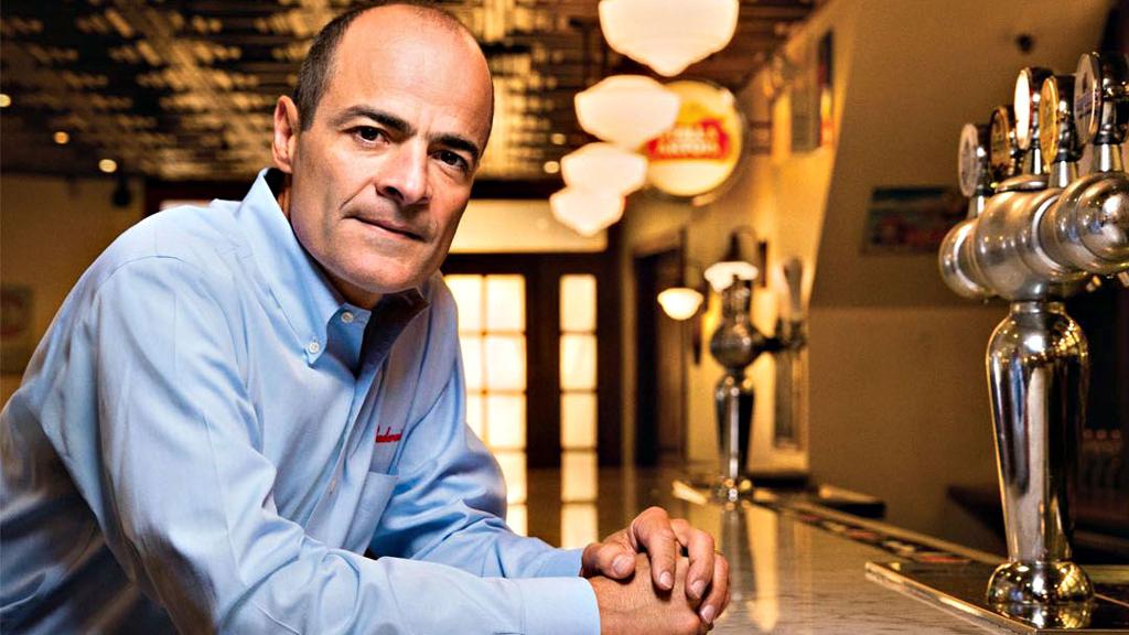 Carlos Brito, presidente-executivo da AB Inbev: ficou sem bônus em 2016 depois que o lucro anual da companhia despencou mais de US$ 7 bilhões. | Photographs by Ben Baker and Sam Kaplan/Divulgação