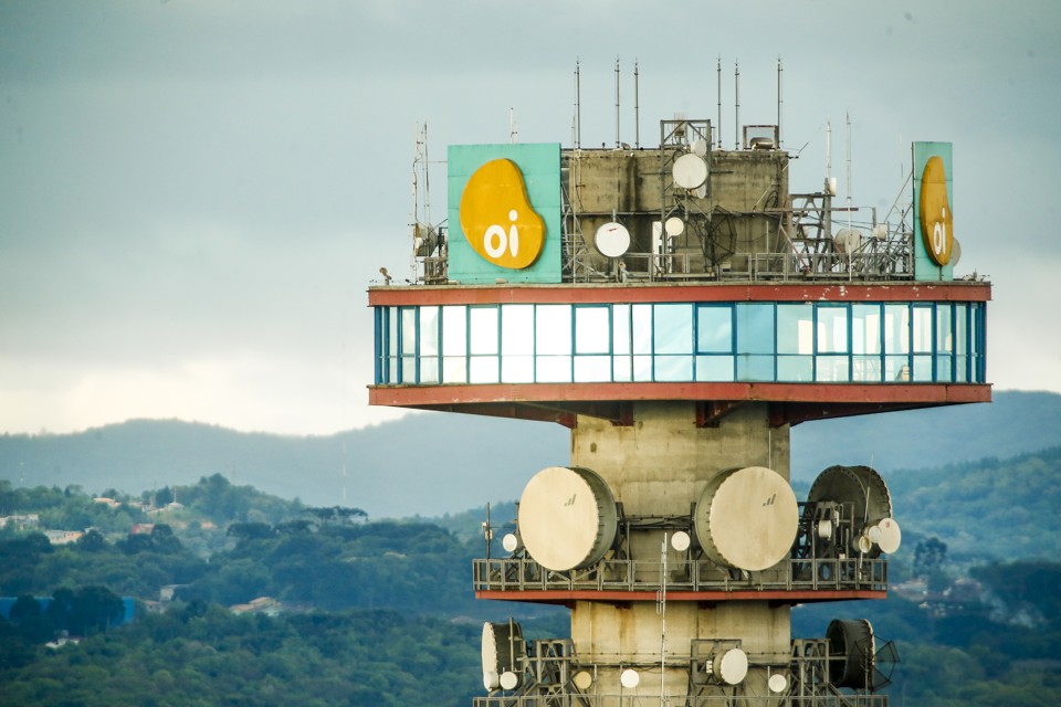 “Presente bilionário” da União às teles não é de R$ 100 bilhões. Nova lei vai permitir que as empresas de telefonia fiquem com os bens reversíveis desde que invistam montante equivalente em banda larga. | Hugo Harada/Gazeta do Povo
