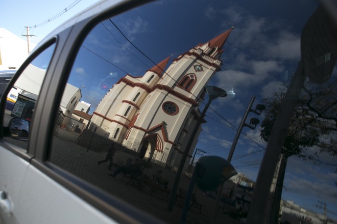 Dez anos após sofrer um incêndio, a Igreja do Nosso Senhor Bom Jesus, conhecida como Igreja do Portão, foi reinaugurada no dia 20 de março. | Marcelo Andrade/Gazeta do Povo