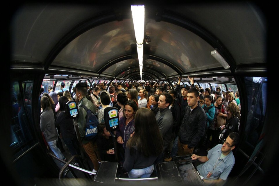 Greve de ônibus continua em Curitiba, mas frota mínima será ampliada | Daniel Castellano/Gazeta do Povo