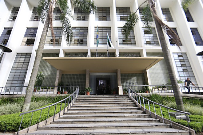 Mais de 1,3 mil livros em média são retirados todos os dias na BPP. | Albari Rosa/Gazeta do Povo