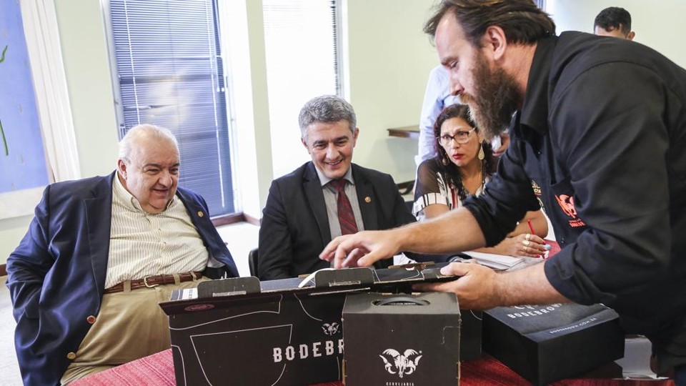 Após uma reunião com representante de cervejaria, Greca decidiu criar uma Rua da Cerveja em Curitiba. | Pedro Ribas/SMCS