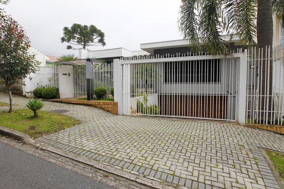 Confira sete dicas sobre como escolher o melhor ponto para locação comercial. Na foto, uma casa no bairro Mercês, em Curitiba, disponível para locação comercial. | Antônio More/Gazeta do Povo
