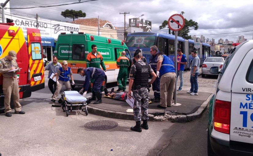 Rapaz de skate é atropelado por biarticulado no Rebouças | Colaboração/ Geziel Silva
