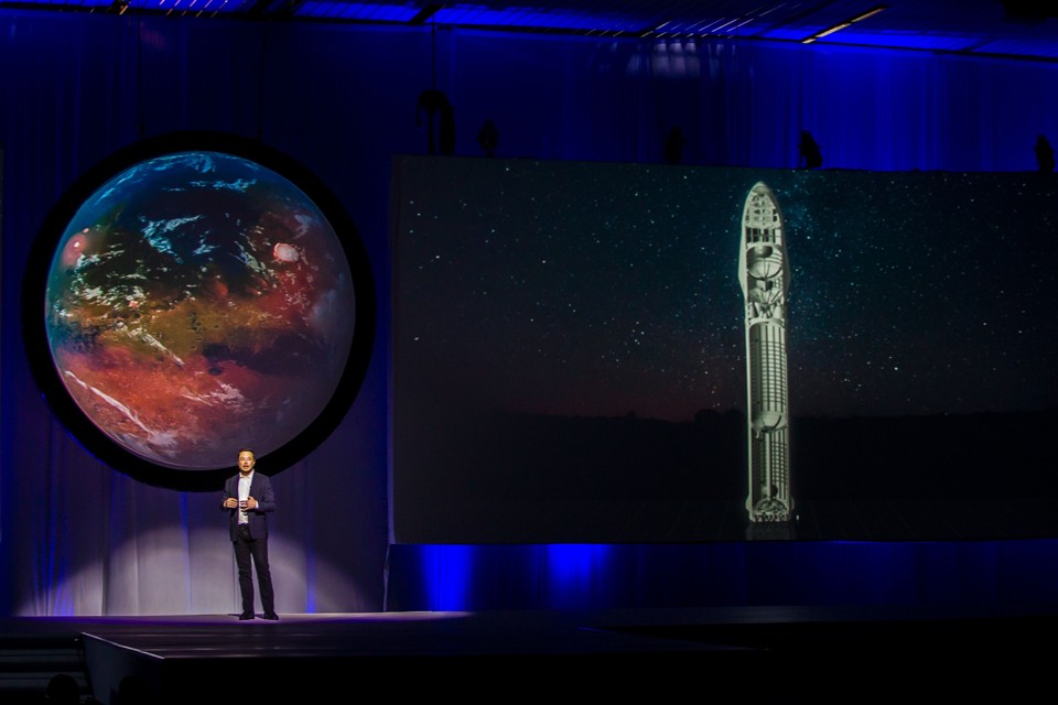 Musk descreve seus planos para viagens interplanetárias: ele pretende chegar a Marte antes da Nasa. | Hector Guerrero/AFP