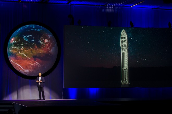 Musk descreve seus planos para viagens interplanetárias: ele pretende chegar a Marte antes da Nasa. | Hector Guerrero/AFP