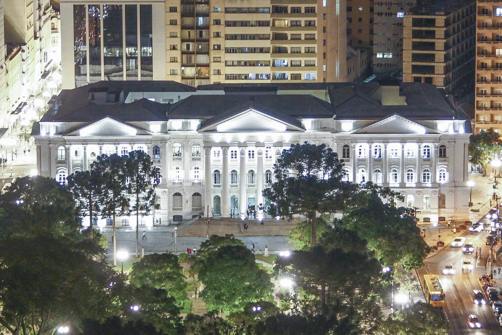 Prédio Histórico da UFPR terá as luzes apagadas por uma hora neste sábado | Daniel Castellano/Gazeta do Povo